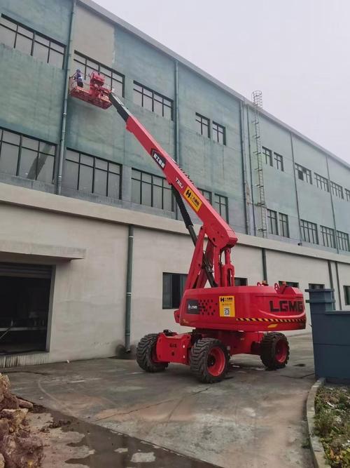高空作業(yè)車(chē)租賃 安全、高效、靈活的現(xiàn)代化施工解決方案